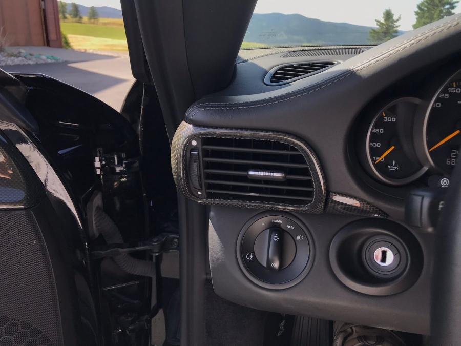 Детали интерьера Porsche 911 GT2 (997) 2008 года  (NA) (фото 66 из 107)